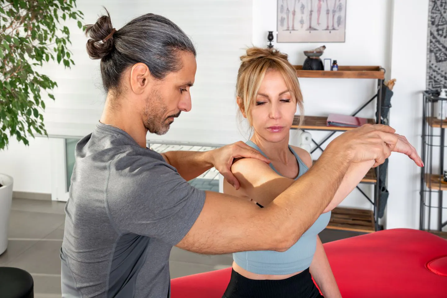 physical-therapy-clinic-shoulder-pain-relief-revive-physical-therapy-Issaquah-wa